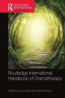 Routledge International Handbook of Dramatherapy -- Bok 9781317543213