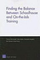 Finding the Balance Between Schoolhouse and On-the-Job Training -- Bok 9780833040459