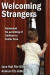 Welcoming Strangers -- Bok 9781412863209