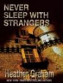 Thorndike Famous Authors - Large Print - Never Sleep With Strangers (Thorndike Famous Authors - Large Print)